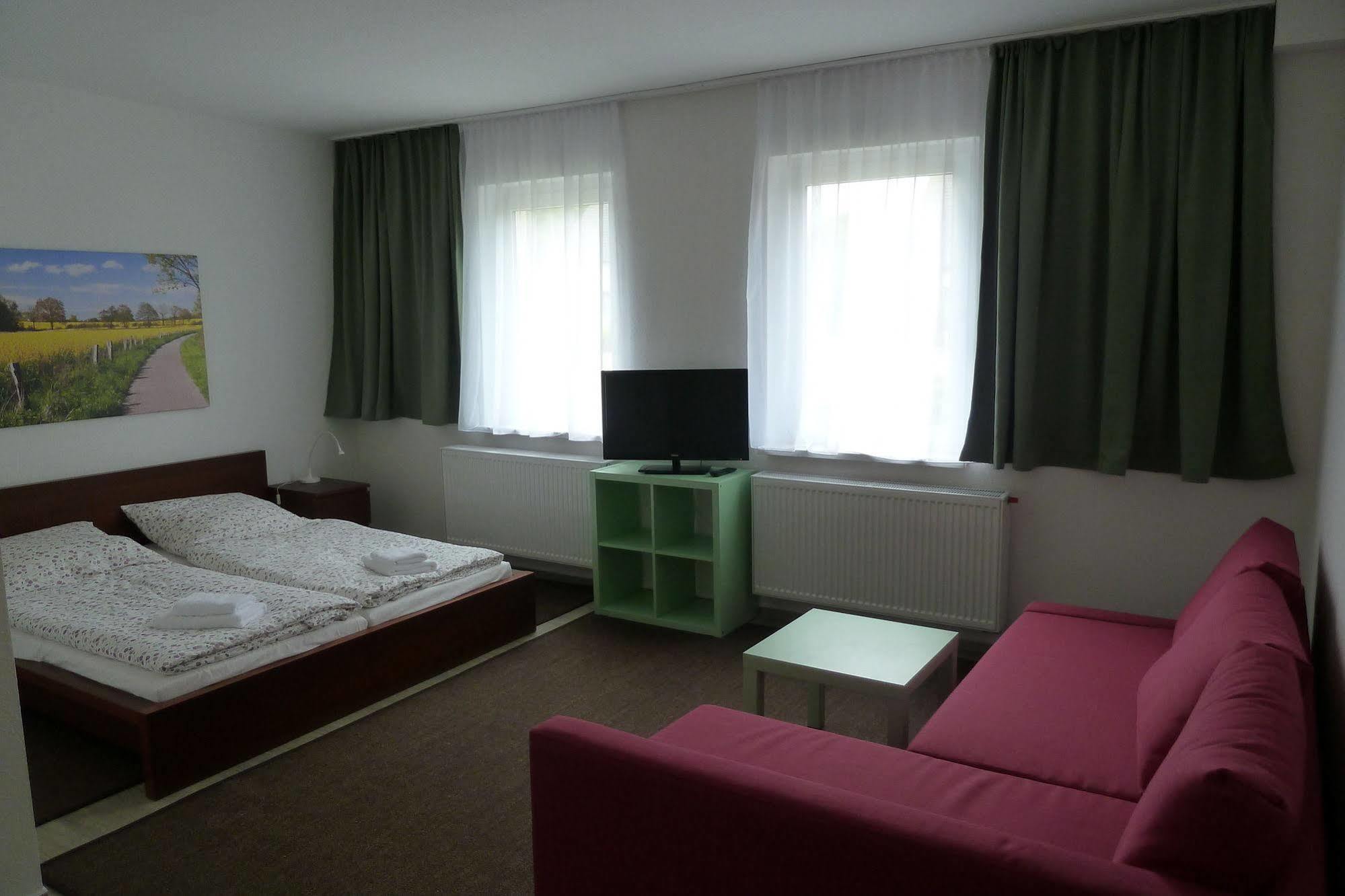 Pension Gestuet Lindenhof เทมพลีน ภายนอก รูปภาพ