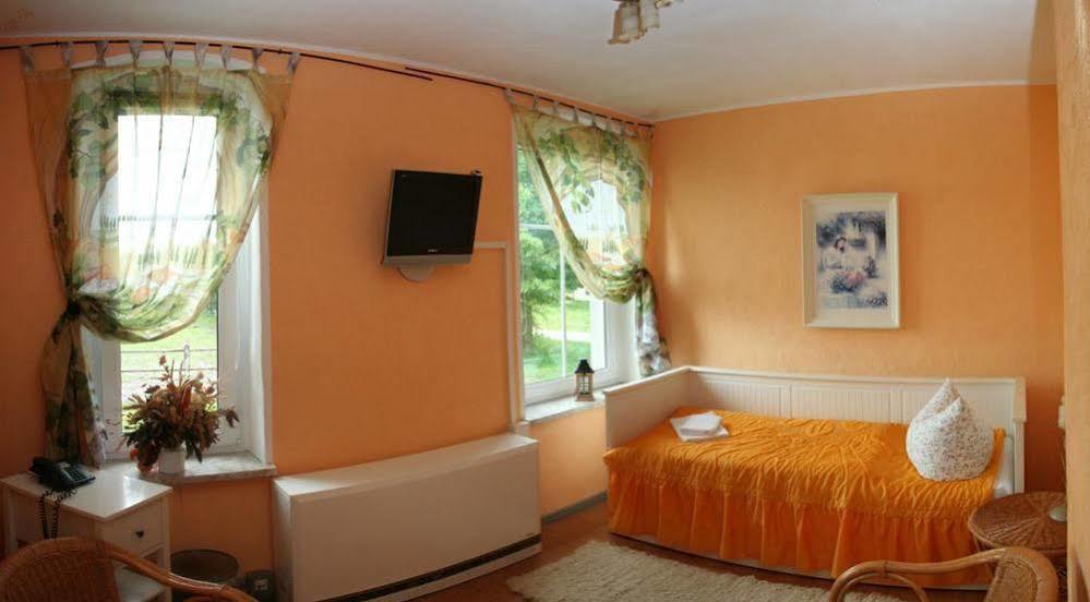 Pension Gestuet Lindenhof เทมพลีน ภายนอก รูปภาพ